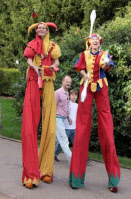 stiltwalking jesters
